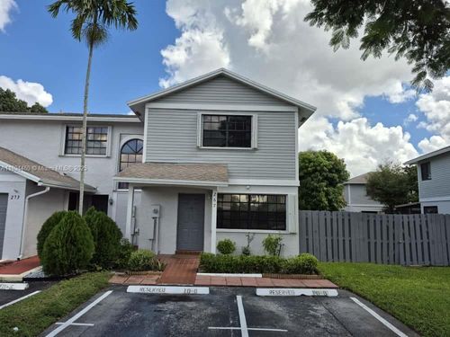 267 Nw 106th Ter, Pembroke Pines, FL, 33026-5935 | Card Image