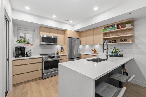 3-752 E 3rd St, North Vancouver, BC, V7L1G9 | Card Image