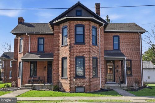 5890 Main St, EAST PETERSBURG, PA, 17520-1518 | Card Image