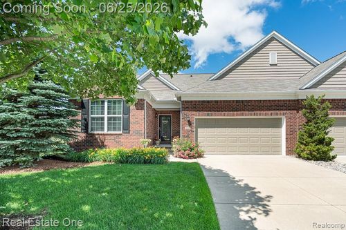 2082 Orwell St, Lake Orion, MI, 48360-1255 | Card Image