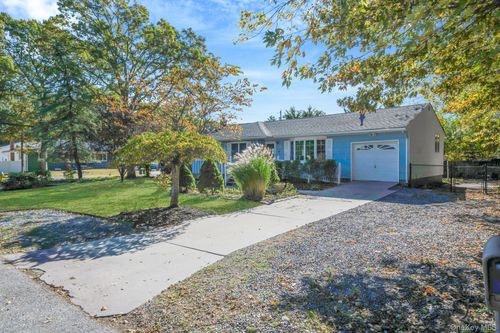 8 N 1st St, Holbrook, NY, 11741-1160 | Card Image