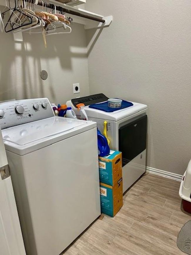 This utility room comes complete with a washer and dryer. | Image 24
