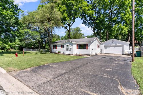 615 Monroe Ave, Mount Morris, MI, 48458-1523 | Card Image