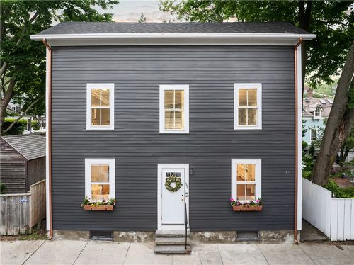 apt-1l-51 Poplar St, Newport, RI, 02840-2453 | Card Image