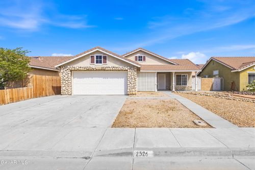 2326 Westpark Dr, Rosamond, CA, 93560-6862 | Card Image