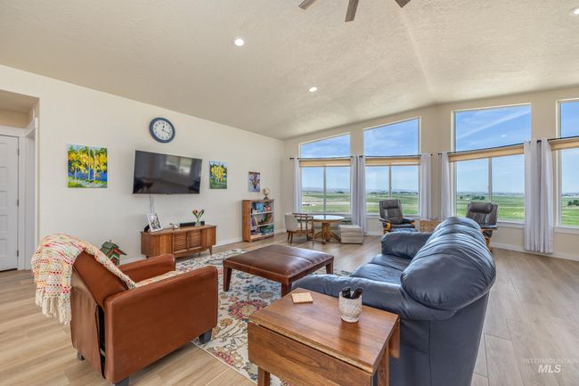 8142 Us Highway 95, House other with 3 bedrooms, 2 bathrooms and 2 parking in Marsing ID | Image 10