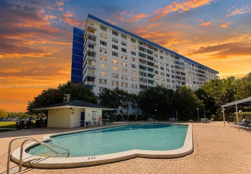 614-4001 Hillcrest Dr 614, Hollywood, FL, 33021 | Card Image