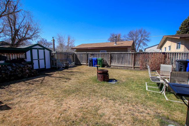 3813 50 A Street, Home with 3 bedrooms, 1 bathrooms and 3 parking in Red Deer AB | Image 40