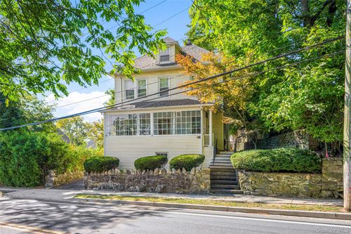 49 Weaver St, Larchmont, NY, 10538-3353 | Card Image
