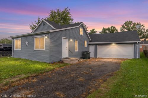 22937 Detour St, Saint Clair Shores, MI, 48082-1340 | Card Image