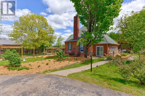 311 Supple St, Pembroke, ON, K8A3H3 | Card Image