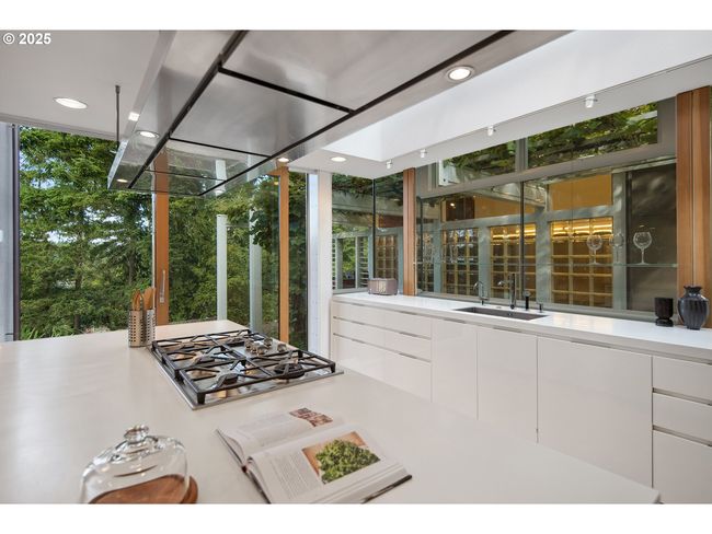 693 Terrace Dr, House other with 4 bedrooms, 4 bathrooms and 5 parking in Lake Oswego OR | Image 24