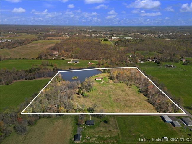 The boundary lines in this photo are only approximate and should not be relied upon. | Image 9