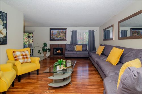 28948 Marilyn Dr, Canyon Country, CA, 91387 | Card Image