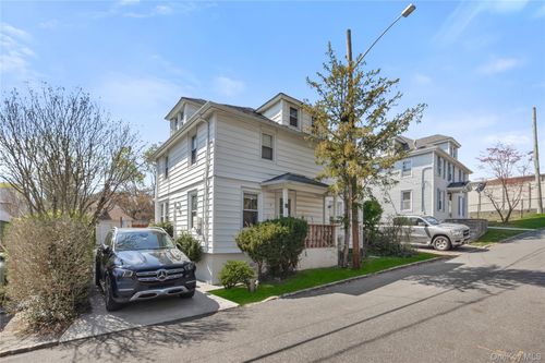 3 3rd St, Greenvale, NY, 11548-1307 | Card Image