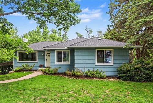 8246 Webster Ave, Kansas City, KS, 66109-1558 | Card Image