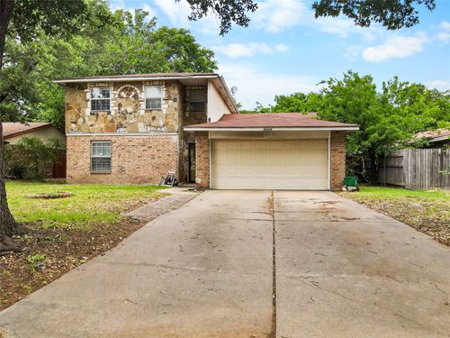 834 Brian Dr, Grand Prairie, TX, 75052-6537 | Card Image