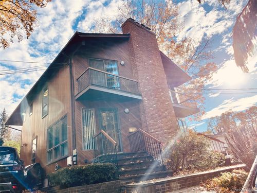 4 Avenue B, Port Washington, NY, 11050-2467 | Card Image