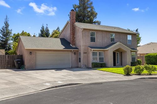 2135 Navajo Ct, Oakdale, CA, 95361-4320 | Card Image