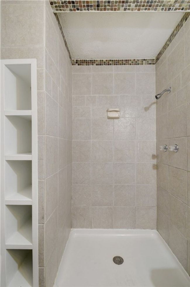 APT-112 - 1705 Crossing Pl, Condo with 2 bedrooms, 2 bathrooms and 2 parking in Austin TX | Image 18
