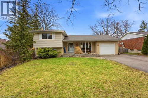 30 Magnolia Street, Brantford, ON, N3R1P8 | Card Image