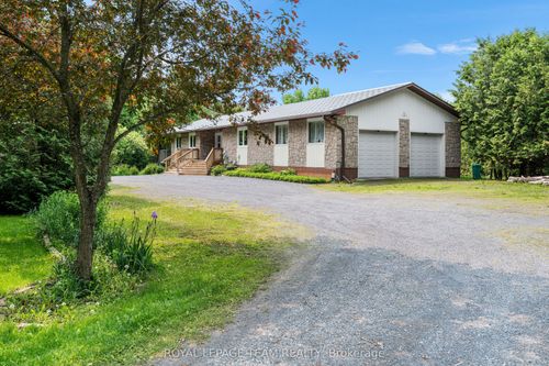 4740 Dunning Rd, Navan, ON, K4B1J1 | Card Image