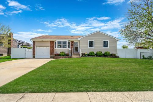 73 Burlington Ave, Deer Park, NY, 11729-2402 | Card Image