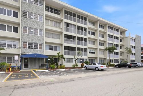 501g-330 Se 2nd St, Hallandale Beach, FL, 33009-5663 | Card Image