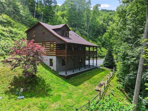 211 Wades Ln, Vilas, NC, 28692-9798 | Card Image
