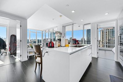 1708 - 2085 Skyline Crt, Condo with 2 bedrooms, 2 bathrooms and 1 parking in Burnaby BC | Image 2