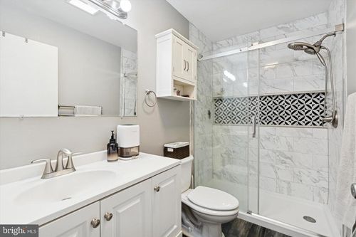 421 Blaker Dr, EAST GREENVILLE, PA, 18041-1762 | Card Image