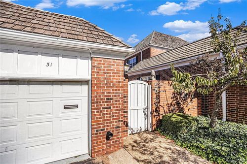 31 Compton Ct, Prairie Village, KS, 66208-5205 | Card Image