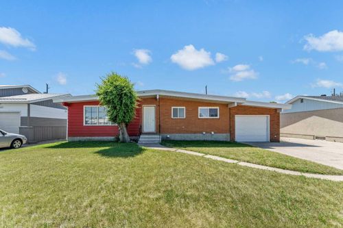 561 12 St Nw, Medicine Hat, AB, T1A6R3 | Card Image