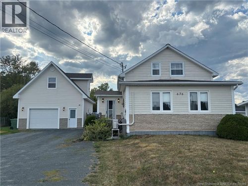 676 Rue Principale, Beresford, NB, E8K2Y1 | Card Image