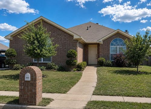 12333 Silver Mist Trl, Burleson, TX, 76028-7557 | Card Image
