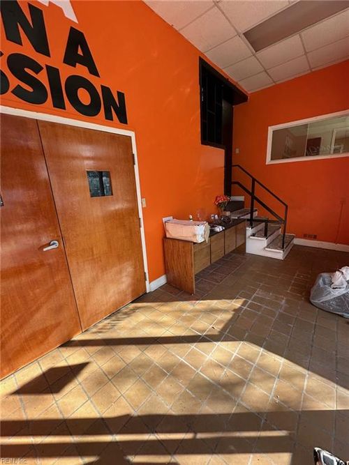 2702 Orcutt Ave, Newport News, VA, 23607-4147 | Card Image