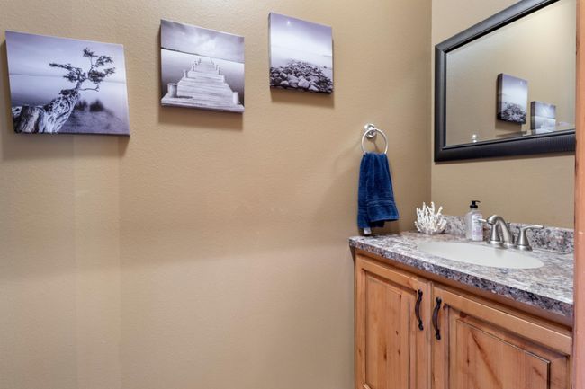 Main Level 1/2 Bathroom 007.jpg | Image 17