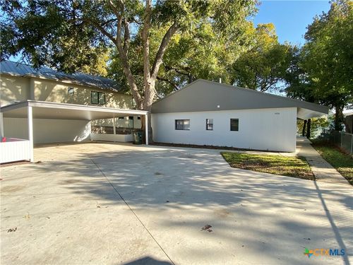 906 Lakeview Trl, Mcqueeney, TX, 78123-3438 | Card Image