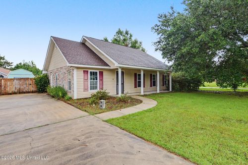 610 Waveland Ave, Waveland, MS, 39576-3012 | Card Image