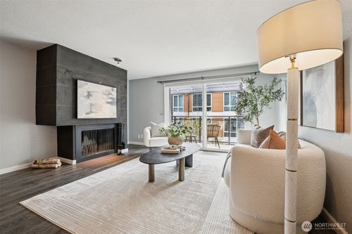 apt-304-2219 14th Ave W, Seattle, WA, 98119-2403 | Card Image