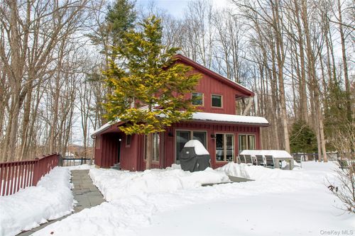 37 Williams Rd, Red Hook, NY, 12571-2257 | Card Image