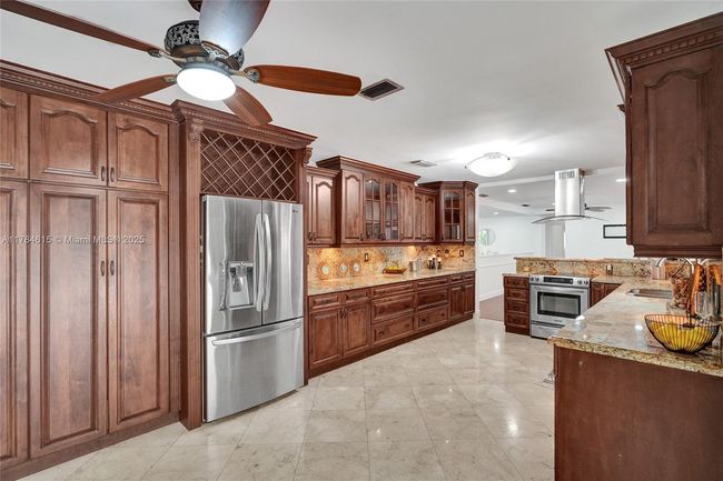 7360 Sw 120 Th St, House other with 4 bedrooms, 2 bathrooms and null parking in Pinecrest FL | Image 4