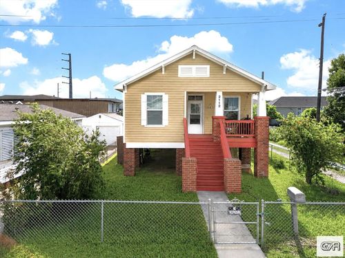 2112 57th St, Galveston, TX, 77551-5017 | Card Image