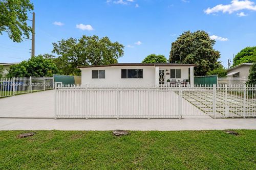 6404 Meade St, Hollywood, FL, 33024-2032 | Card Image