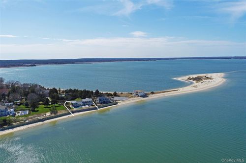 10 Barrett Dr, Hampton Bays, NY, 11946-1011 | Card Image