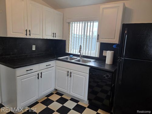 19285 Rockcastle St, Harper Woods, MI, 48225-2417 | Card Image