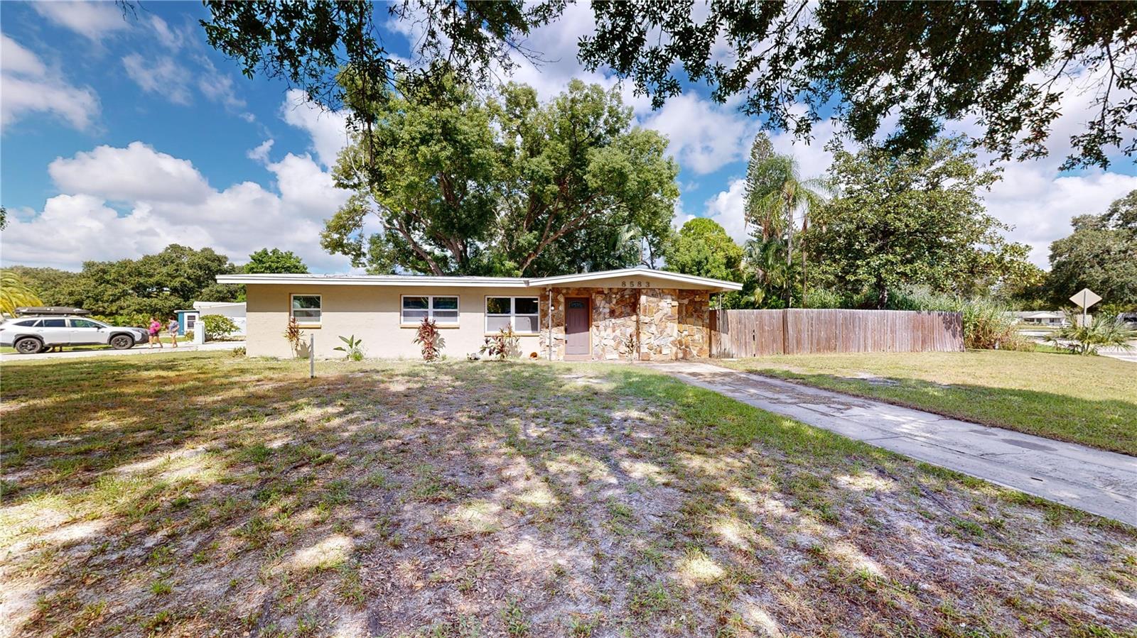 Narcissus Ave, Seminole, FL 33777