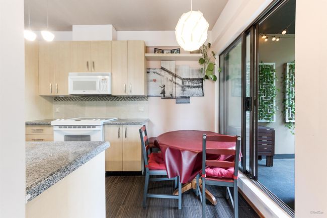 407 - 7388 Sandborne Ave, Condo with 2 bedrooms, 2 bathrooms and 1 parking in Burnaby BC | Image 10