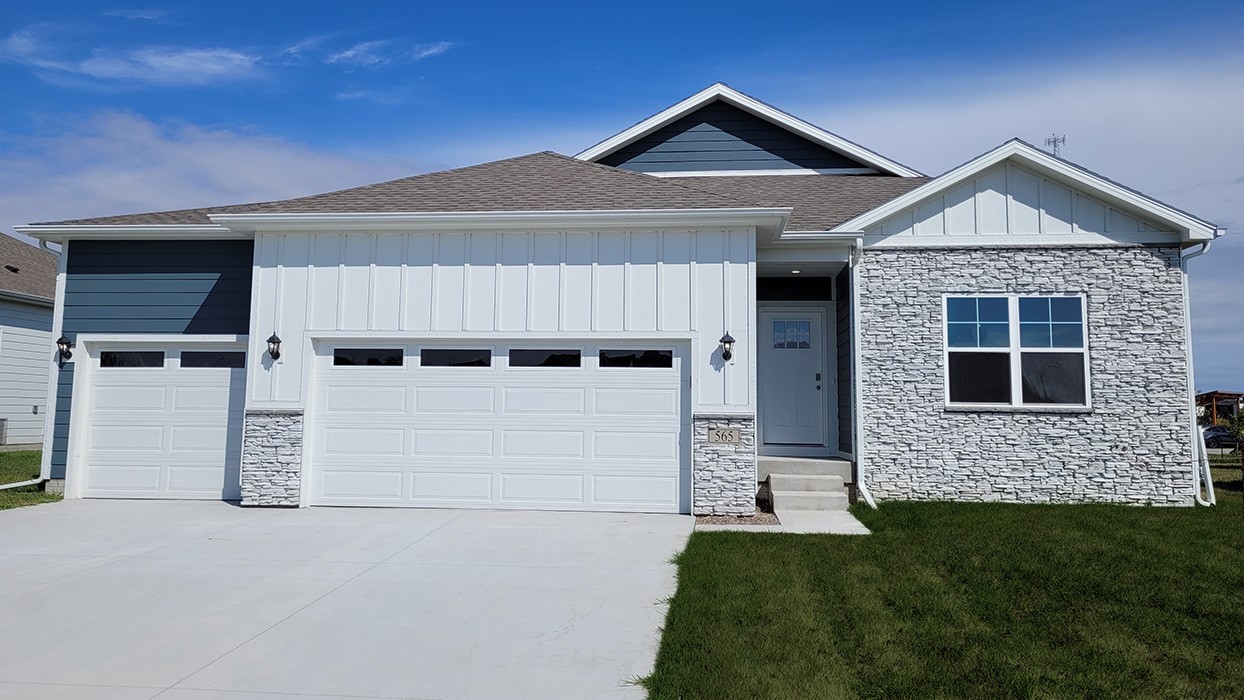 Stratford Dr, Waukee, IA 50263