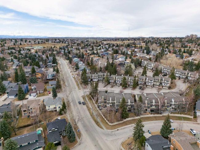 33 - 448 Strathcona Dr Sw, Townhouse with 3 bedrooms, 4 bathrooms and 4 parking in Calgary AB | Image 44